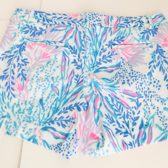 Lilly Pulitzer Callahan 5" Shorts-Multi Via Del Mar-NWT in Package - Picture 6 of 10